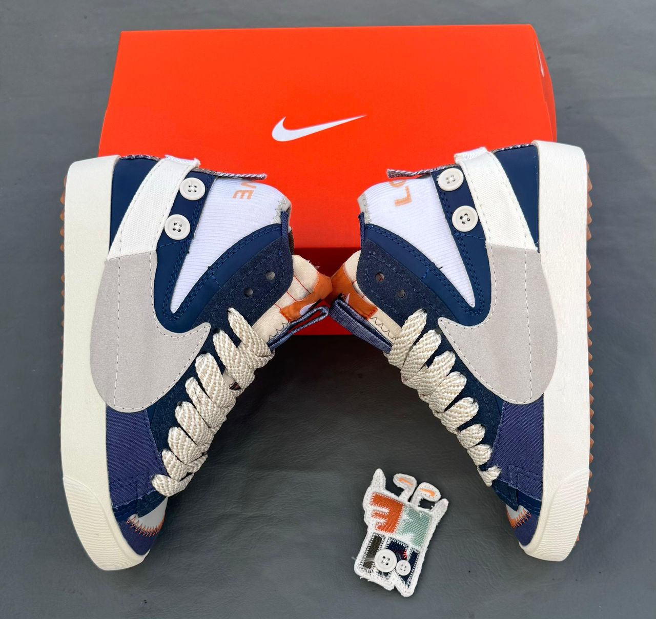 NIKE BLAZER MID