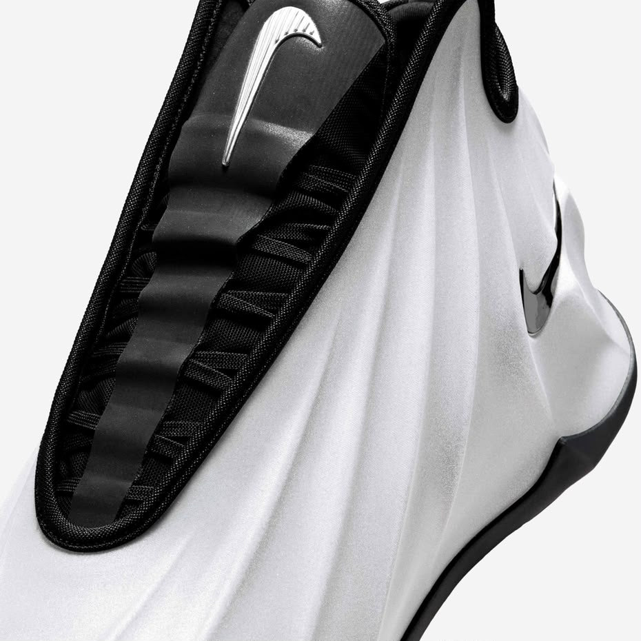 UNE Nike GT Future
