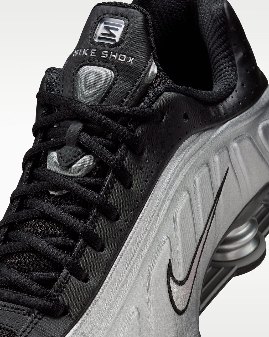 NIKE SHOXE R4