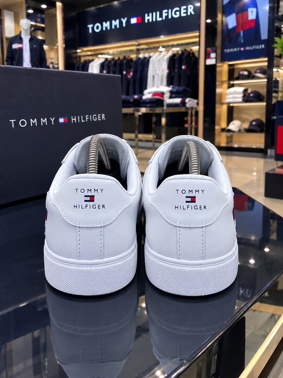 TOMMY HILFIGER