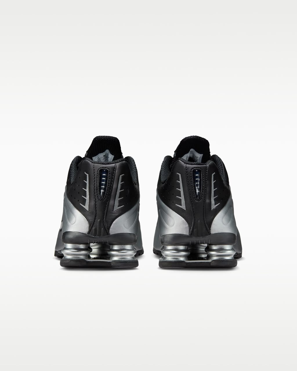 NIKE SHOXE R4