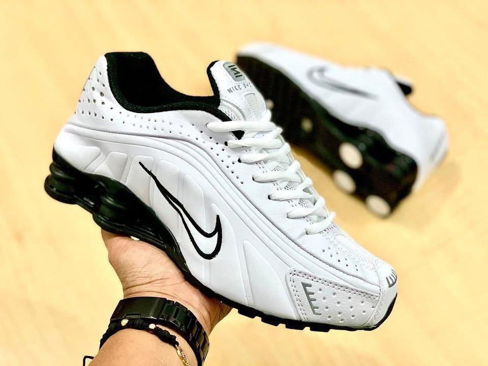Nike SHOX R4