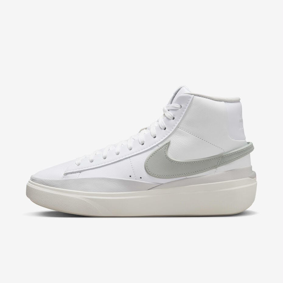 NIKE BLAZER