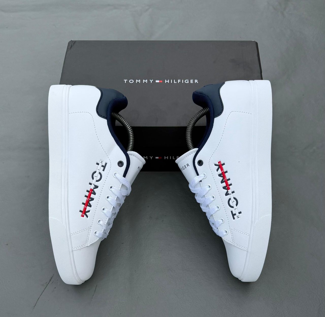 TOMMY HILFIGER