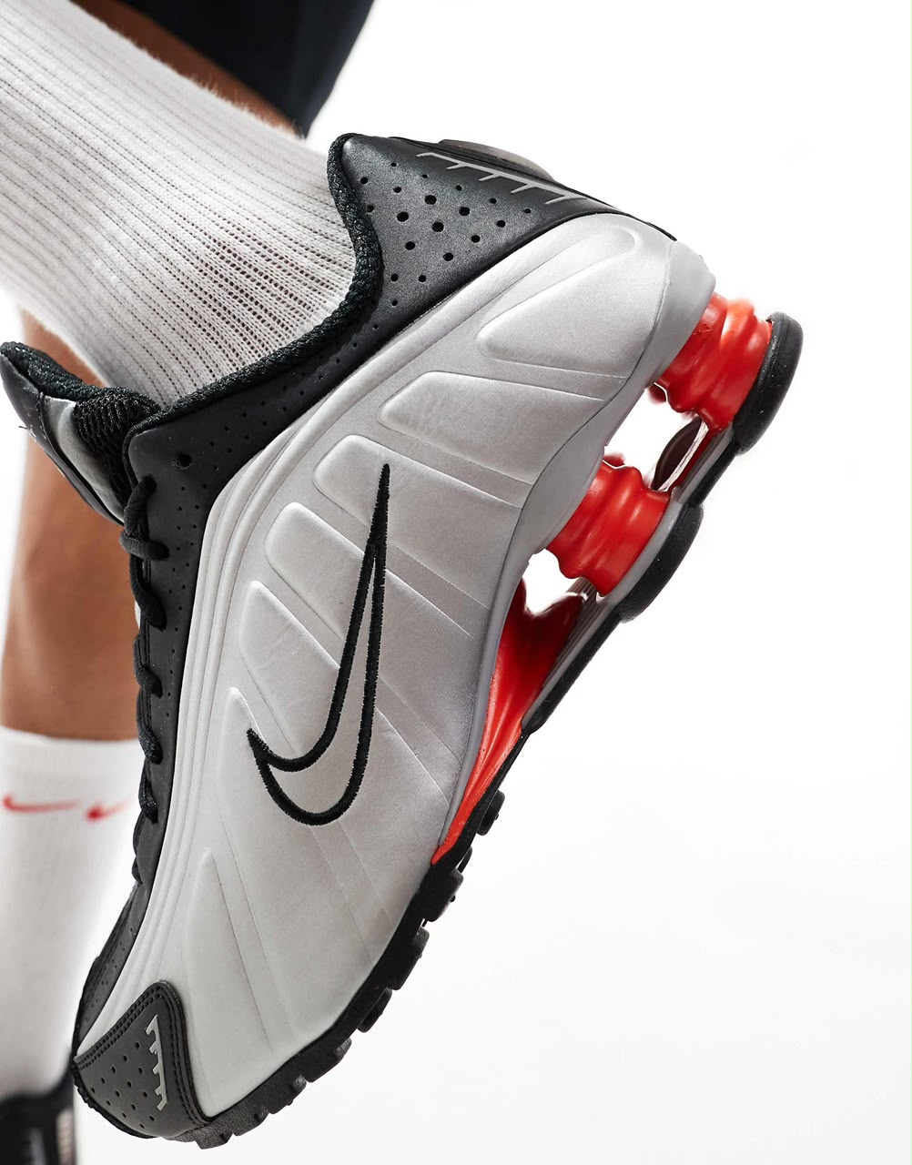 NIKE SHOXE R4