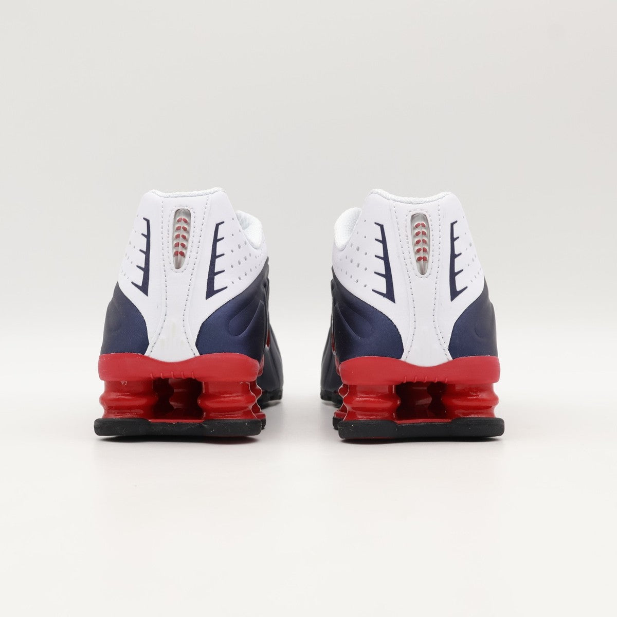 NIKE SHOX R4