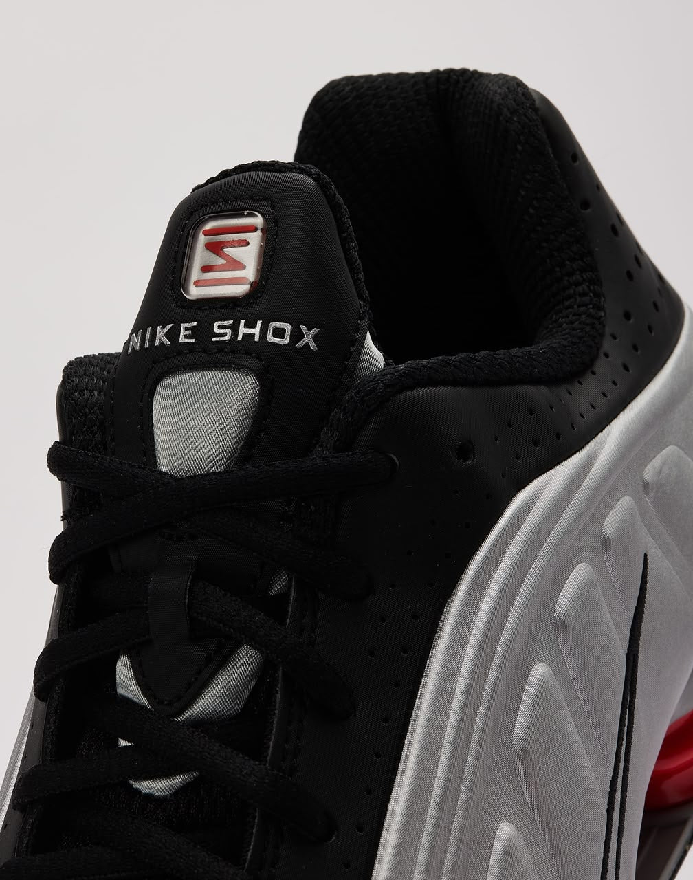 NIKE SHOXE R4