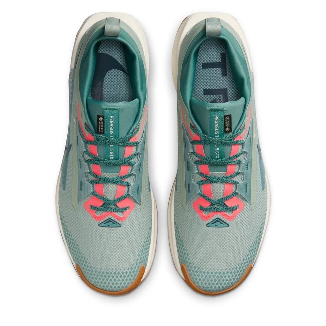 NIKE GORE TEX
