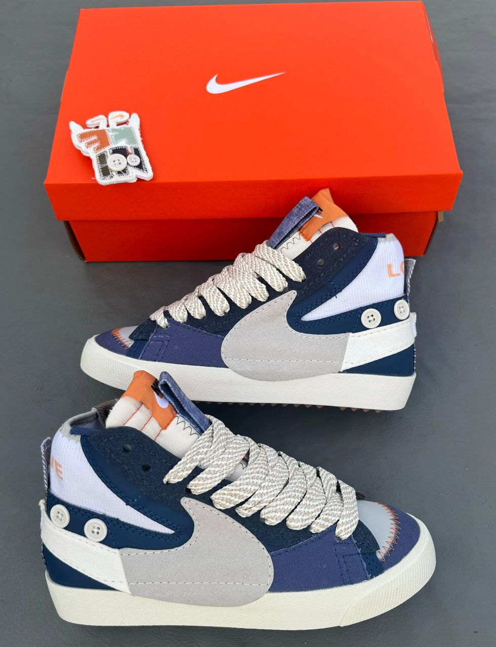 NIKE BLAZER MID